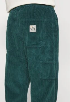 Kaotiko Pant Carpenter - Pantaloni - Basil -Kaotiko Negozio Di Abbigliamento Alla Moda cdc2c38f6b4943b79c13b23bc60f1b67